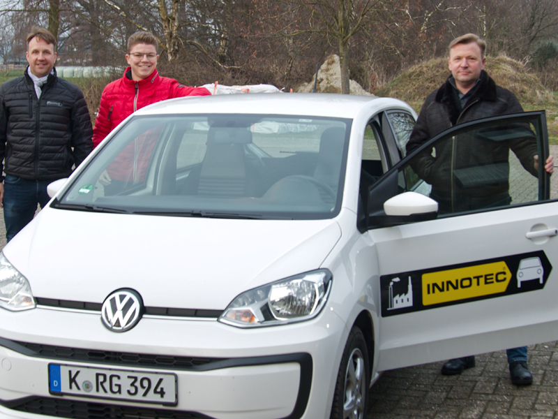 Annual lease won at the Innotec GmbH, Moers! - Free ride in the new year for our colleague Alex with a VW Up